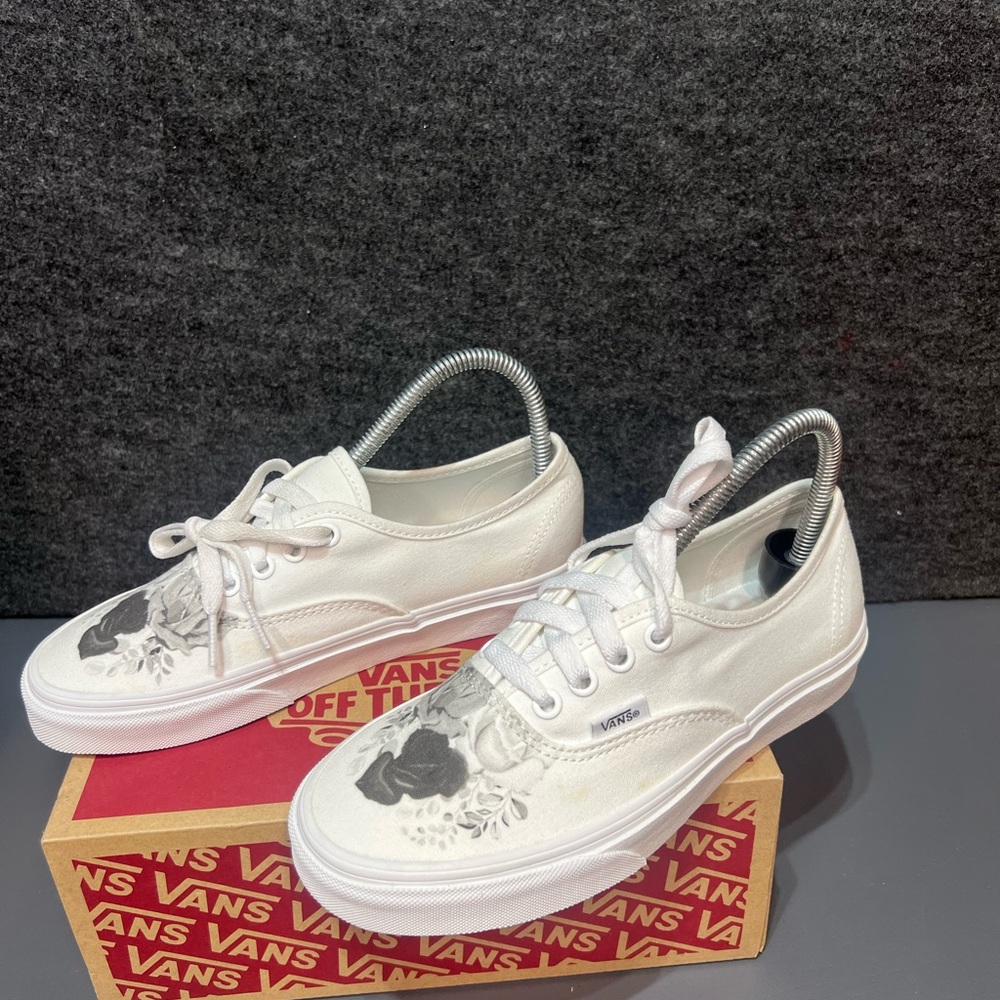 Vans Women's “Black & White Roses” Authentic Shoe Size 6.5 - Picture 9 of 14